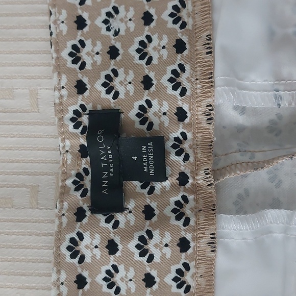 Ann Taylor Shorts - Picture 2 of 4
